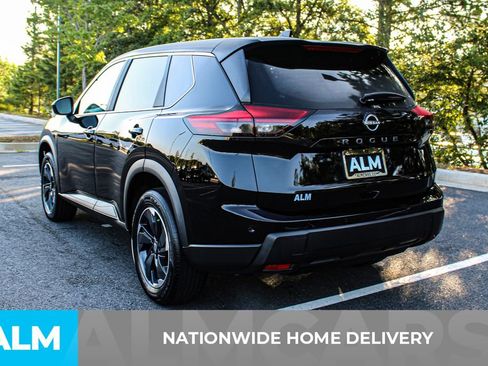 Used 2025 Nissan Rogue SV FWD image 4