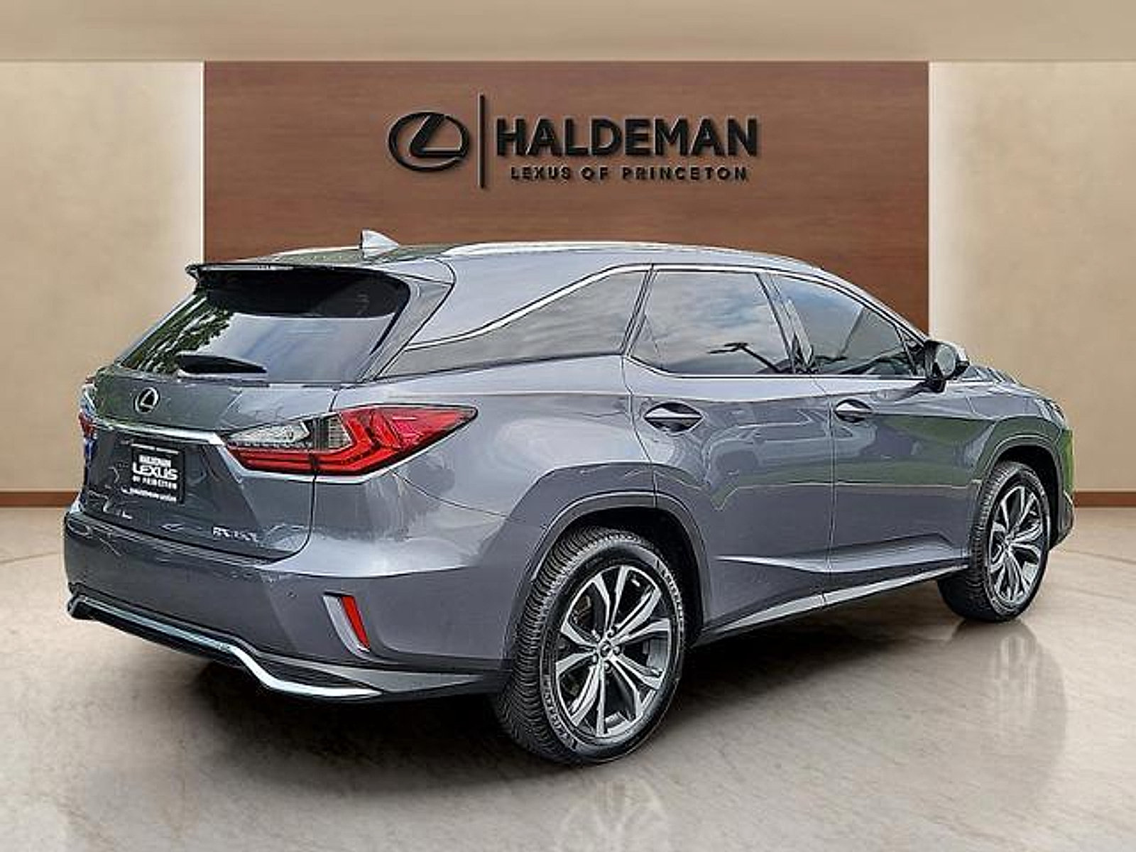Used 2020 Lexus RX 350L Premium w/ Premium Package AWD/4WD image 6