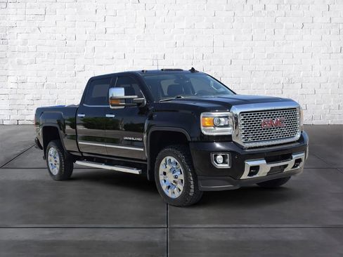 Used 2016 GMC Sierra 2500 Denali w/ Driver Alert Package AWD/4WD image 2