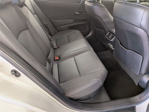 Used 2024 Lexus ES 300h w/ Premium Package image 36