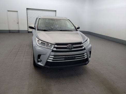 Used 2019 Toyota Highlander XLE AWD/4WD image 14