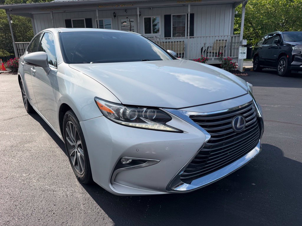 Used 2017 Lexus ES 300h w/ Navigation System Package FWD image 3