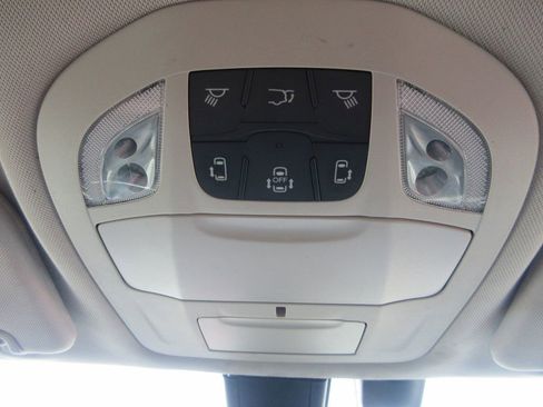 Used 2020 Chrysler Pacifica Touring-L image 31