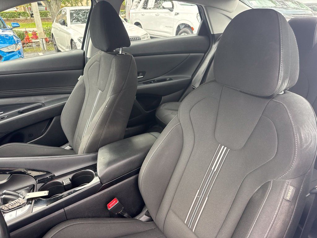 Used 2023 Hyundai Elantra SEL w/ Convenience Package FWD image 10