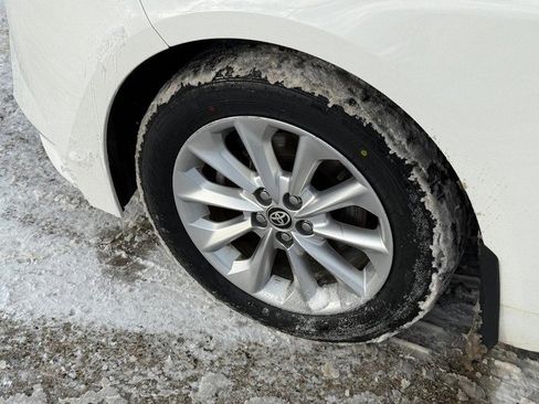 Used 2022 Toyota Corolla LE w/ LE Convenience Package image 10