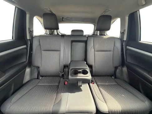 Used 2017 Toyota Highlander Plus w/ Carpet Mat Package image 28