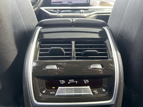 Used 2024 BMW X7 xDrive40i w/ Premium Package image 10