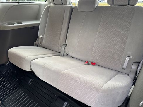 Used 2020 Toyota Sienna LE image 16