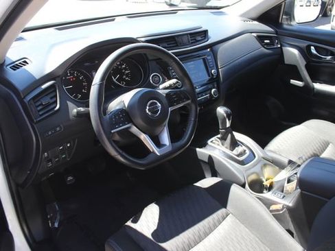 Used 2018 Nissan Rogue SV AWD/4WD image 3