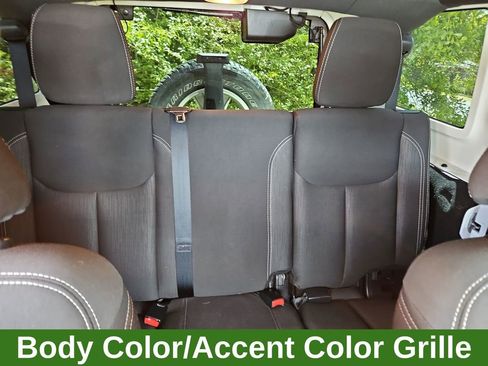 Used 2016 Jeep Wrangler Unlimited Sahara w/ Connectivity Group image 10