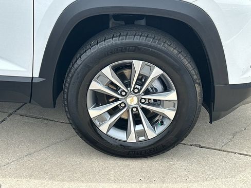 Used 2025 Chevrolet Equinox LT AWD/4WD image 12