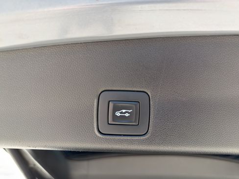 Used 2021 Chevrolet TrailBlazer RS w/ Sun and Liftgate Package FWD image 10