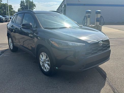 Used 2026 Toyota Corolla Cross LE FWD image 7