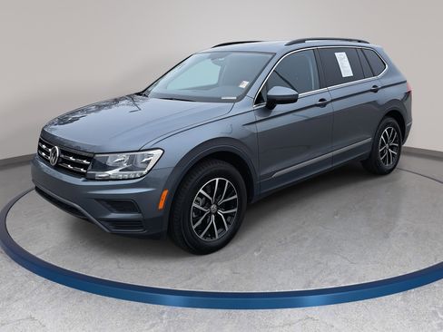Used 2021 Volkswagen Tiguan SE image 1