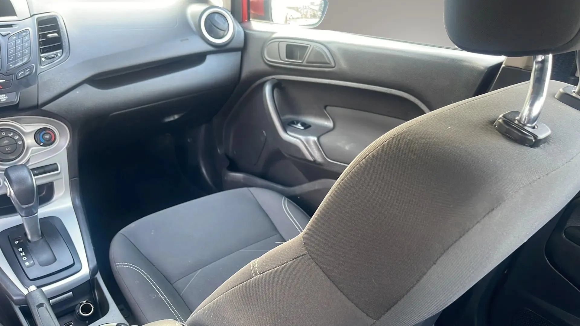Used 2018 Ford Fiesta SE FWD image 25