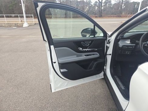 Used 2022 Lincoln Corsair AWD w/ Equipment Group 101A image 10