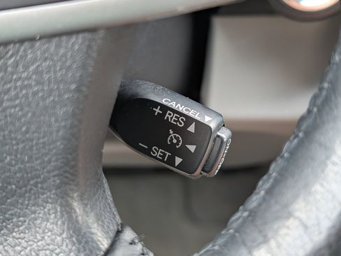 Used 2014 Toyota Camry XLE w/ Leather Package FWD image 17