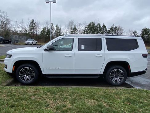 Used 2022 Nissan Maxima SR w/ Sport Mat Group image 5