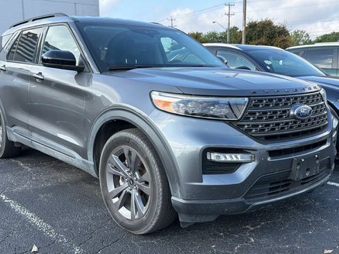 Used 2023 Ford Explorer XLT w/ Equipment Group 202A RWD image 2
