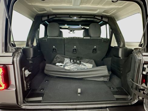 Used 2025 Jeep Wrangler Sahara w/ Safety Group image 29