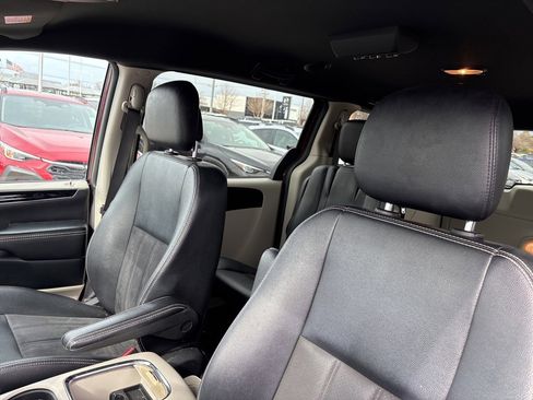 Used 2020 Dodge Grand Caravan SXT image 5