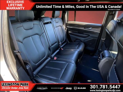 Used 2025 Jeep Grand Cherokee Limited AWD/4WD image 25