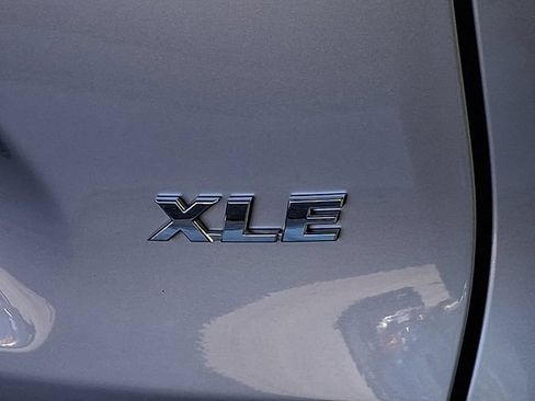 Used 2025 Toyota RAV4 XLE FWD image 40