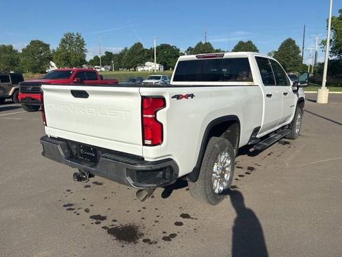 Used 2025 Chevrolet Silverado 3500 LTZ AWD/4WD image 8