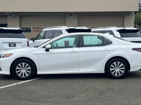 Used 2021 Toyota Camry LE FWD image 9