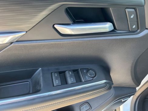 Used 2025 GMC Acadia Elevation image 12