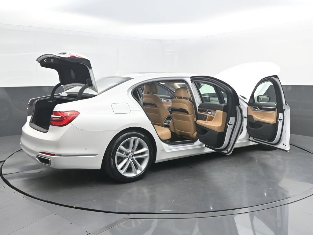 Used 2019 BMW 750i w/ Executive Package RWD image 50