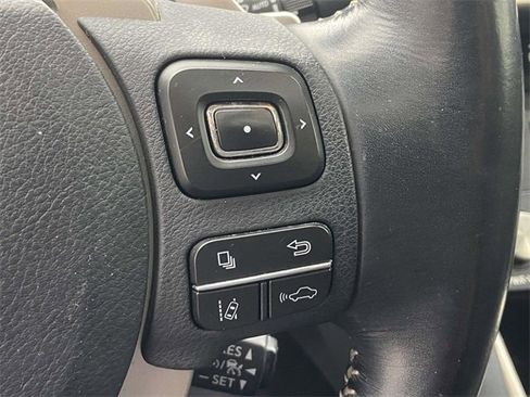 Used 2018 Lexus IS 300 AWD image 20