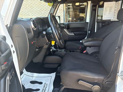 Used 2015 Jeep Wrangler Unlimited Sport w/ Quick Order Package 24S AWD/4WD image 3