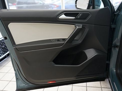 Used 2021 Volkswagen Tiguan SE w/ Panoramic Sunroof Package image 22