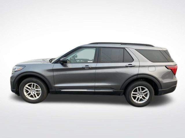 Used 2025 Ford Explorer Active AWD/4WD image 2