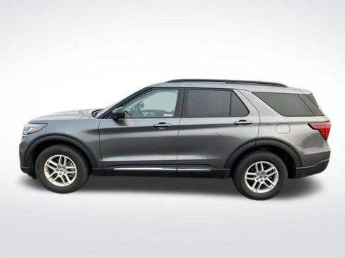Used 2025 Ford Explorer Active AWD/4WD image 2