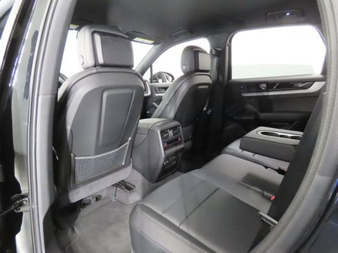 Certified 2024 Porsche Cayenne AWD/4WD image 43