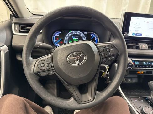 Used 2025 Toyota RAV4 LE AWD/4WD image 21
