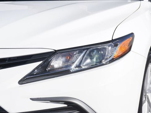 Used 2022 Toyota Camry LE image 14