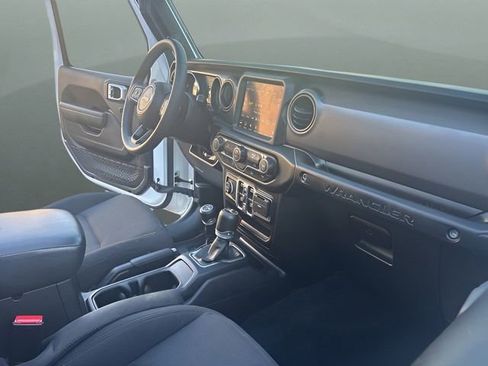 Used 2023 Jeep Wrangler Unlimited w/ Sun & Screen Package image 18