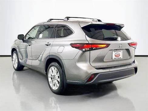 New 2026 Toyota Highlander Limited image 6