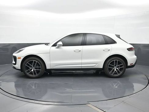 Certified 2024 Porsche Macan AWD/4WD image 2