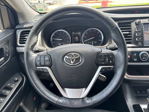 Used 2018 Toyota Highlander Limited FWD image 21