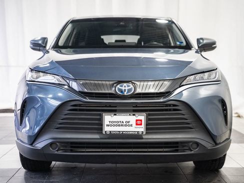 Used 2021 Toyota Venza LE image 2