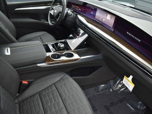 Certified 2026 Cadillac Escalade ESV Platinum Sport w/ LPO, ONYX Package image 38