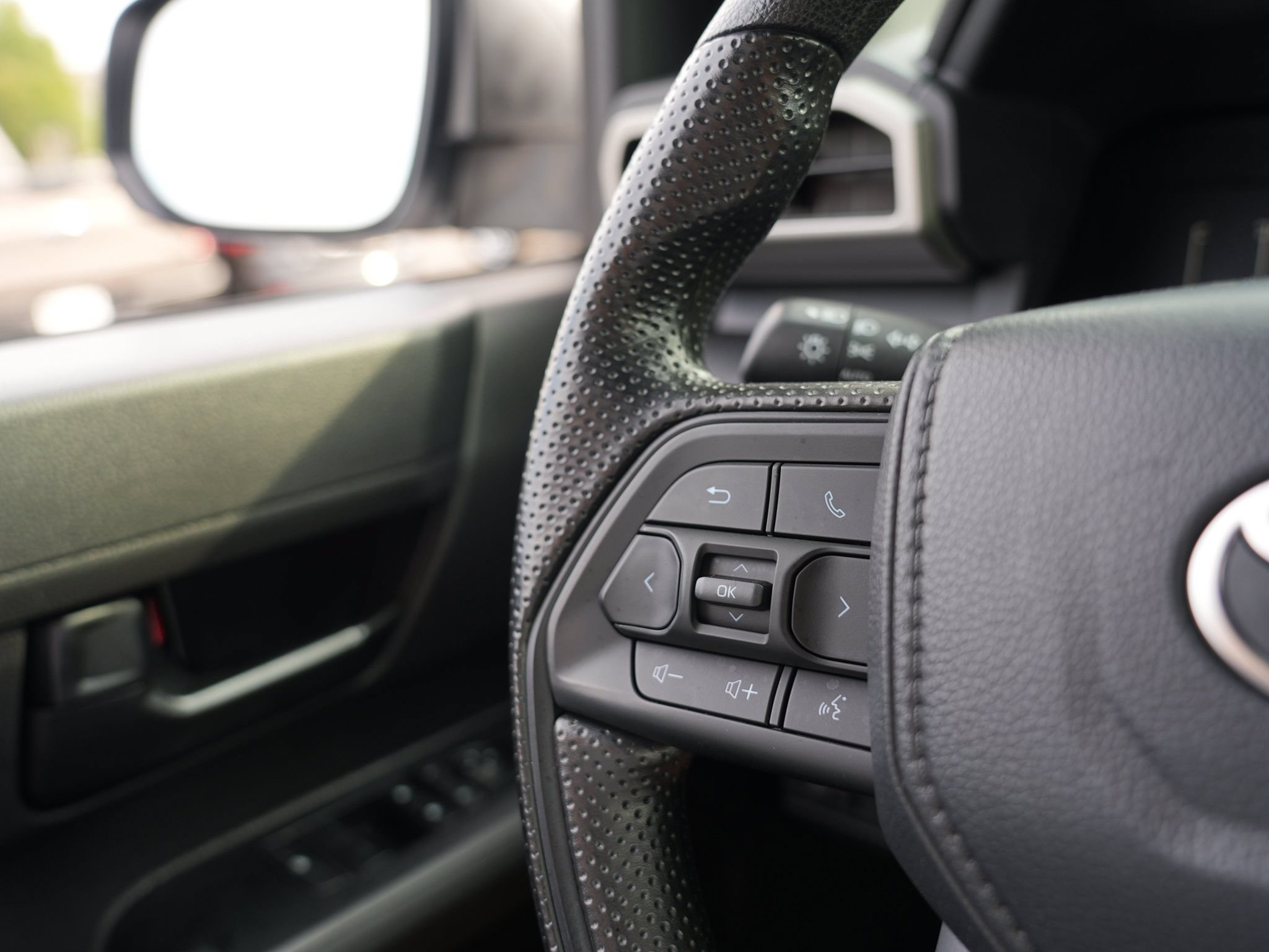 Used 2025 Toyota Tacoma SR RWD image 30