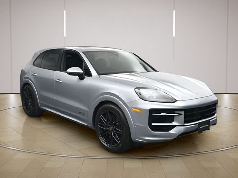 Certified 2025 Porsche Cayenne GTS AWD/4WD image 27