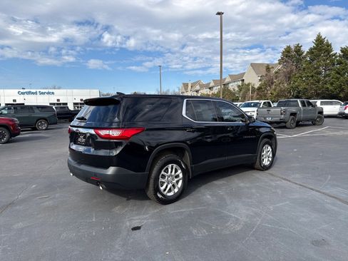 Used 2021 Chevrolet Traverse LS image 3