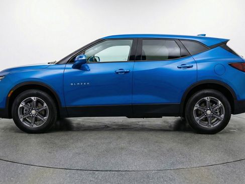 Used 2025 Chevrolet Blazer LT FWD image 5