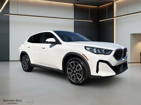Used 2025 BMW X2 xDrive28i w/ Convenience Package AWD/4WD image 3